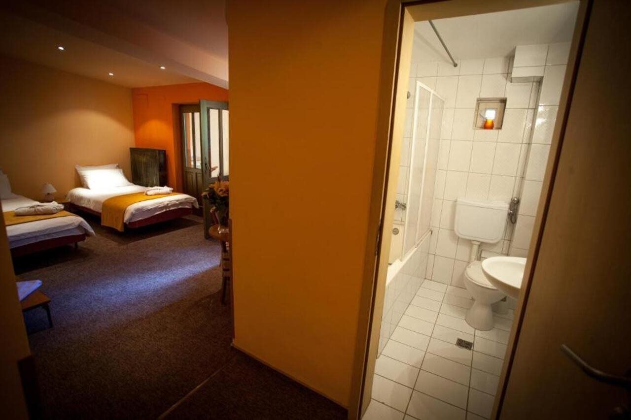 Deja Vu Guesthouse Kolozsvár Kültér fotó